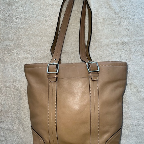 Coach Hampton Lunch Tote - J0782-F11201 - Picture 1 of 16